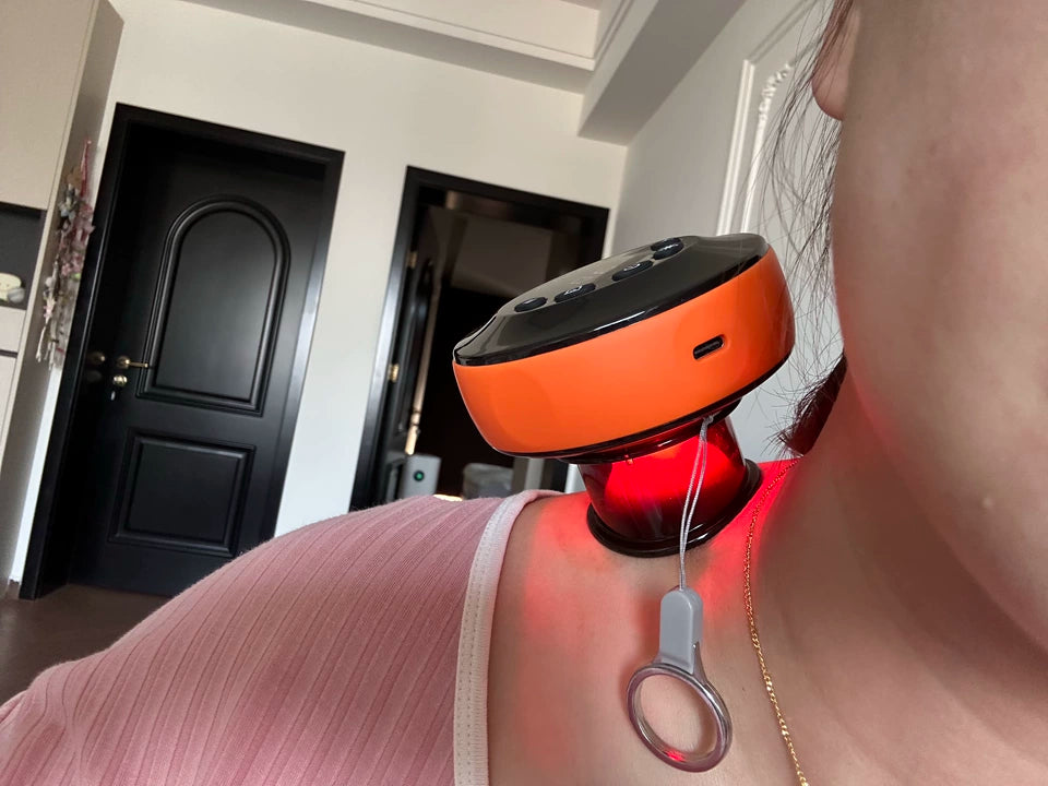 Customer photo using the Smart Cup on the shoulder area